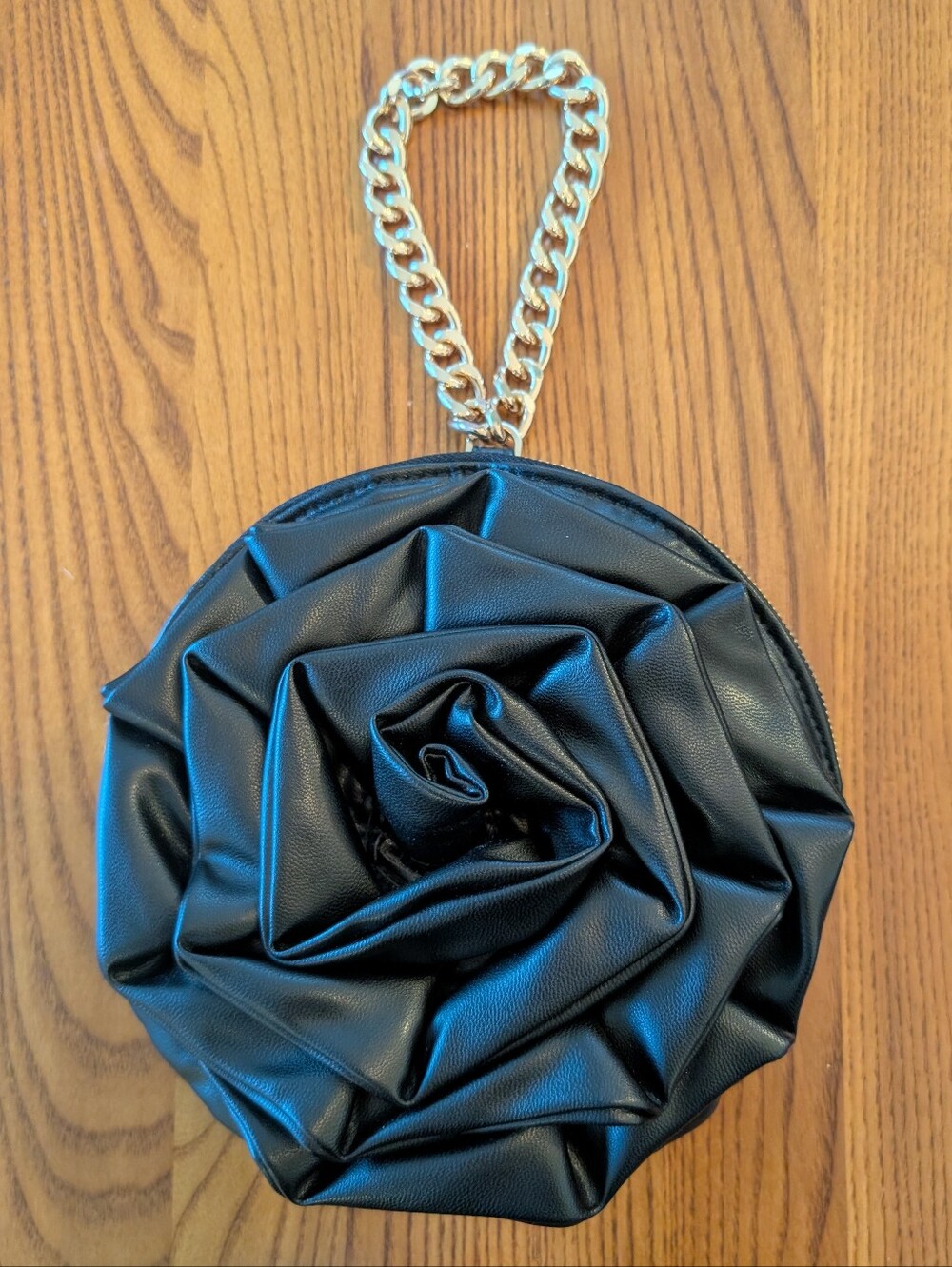 Black Rosette Pattern Purse With Wrist Chain